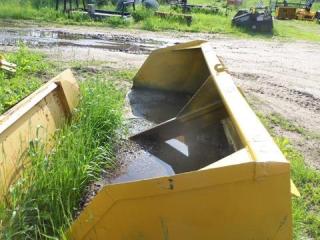 Skid steer Bucket 9 ft snow bucket - Lot # H1085
