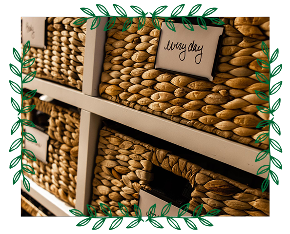 DECLUTTERING & ORGANIZING