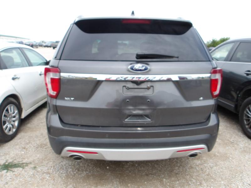 D15 - 2017 Ford Explorer XLT