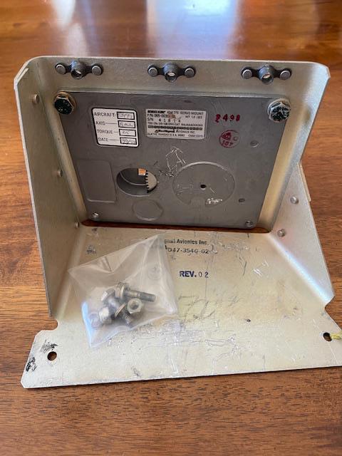 King KM 275 Autopilot ROLL Servo Mount. Used.