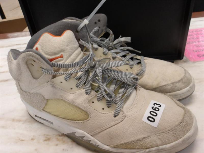 63 - Air Jordan sz 11