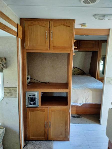 2007 PALOMINO BY FOREST RIVER Puma 32' Bumper Pull Camper