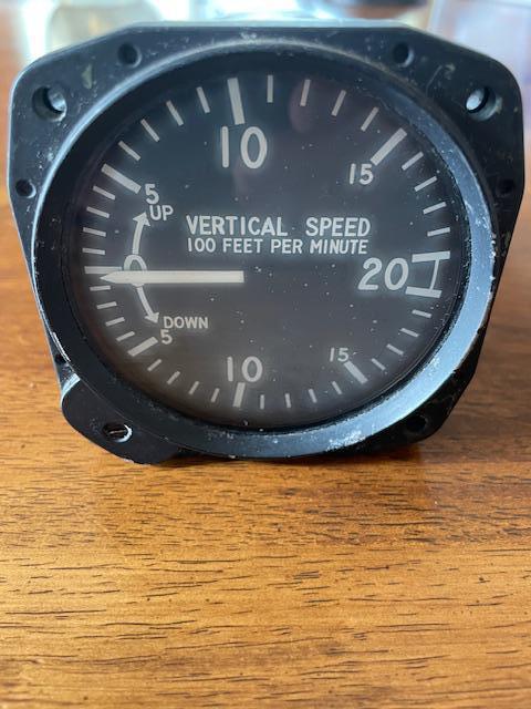 United Instruments 2000 FPM Vertical Speed Indicator. Used.