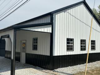 Black and White Barndo