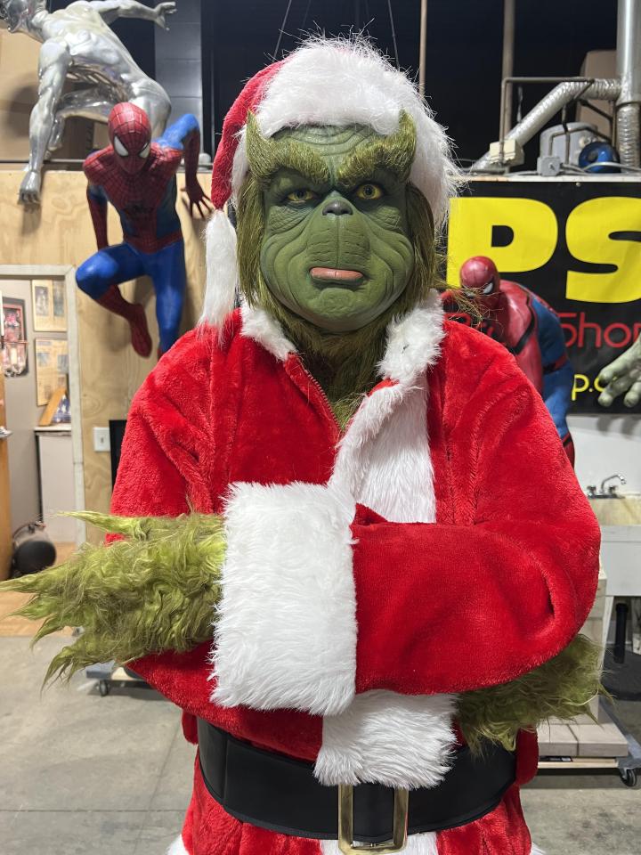 How the Grinch Stole Christmas Statue