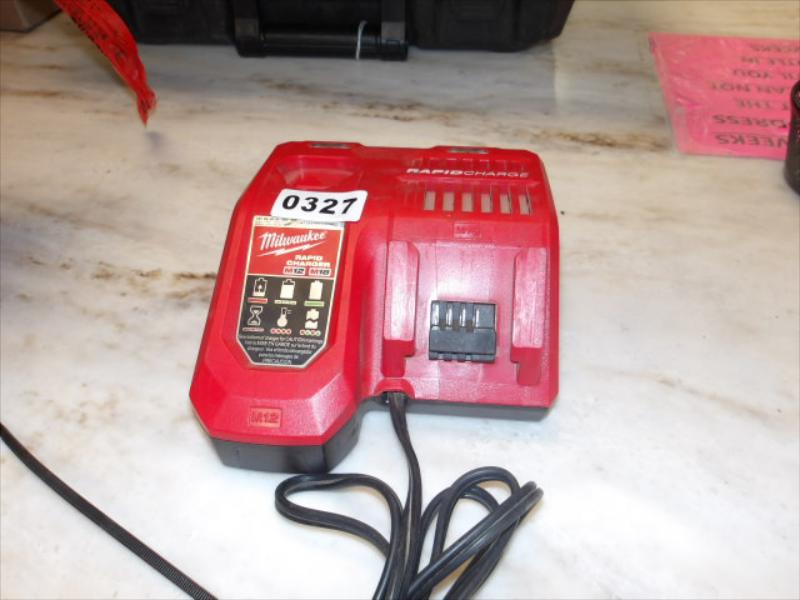 327   MILWAUKEE RAPID CHARGER