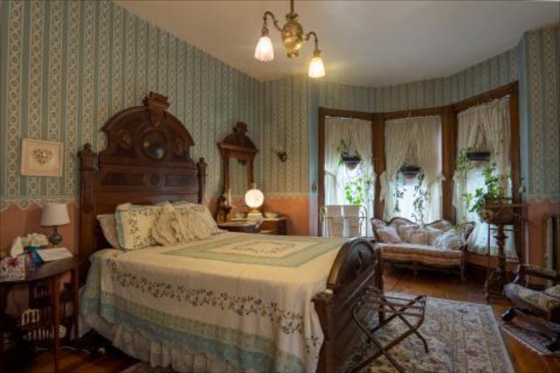 Spencer Silver Mansion In Havre De Grace MD - Carol's Room