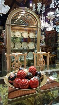 HENREDON ILLUMINATED CHINA CABINET