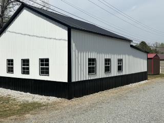 Black and White Barndo