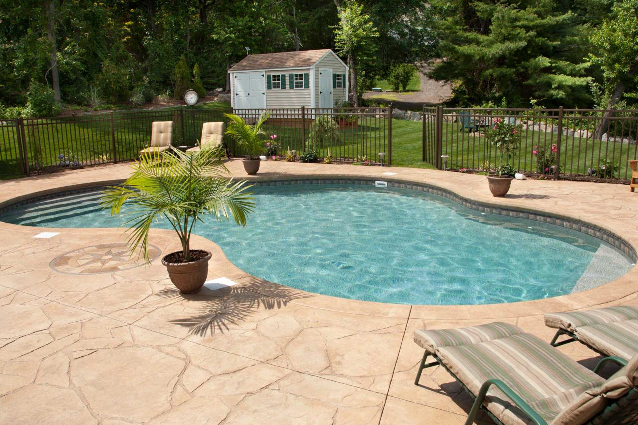 Pool Deck &amp; Patio Cleaning