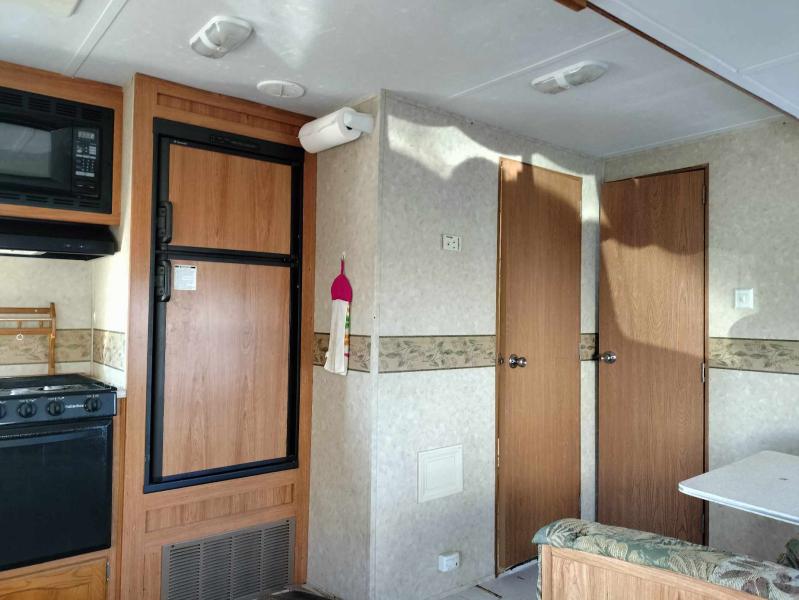 2007 PALOMINO BY FOREST RIVER Puma 32' Bumper Pull Camper