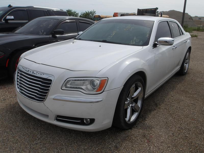 D27 - 2013 Chrysler 300C