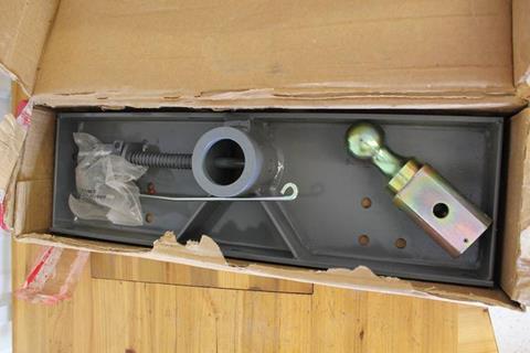 B & W Gooseneck hitch 950R & 1050R - Lot # J1319