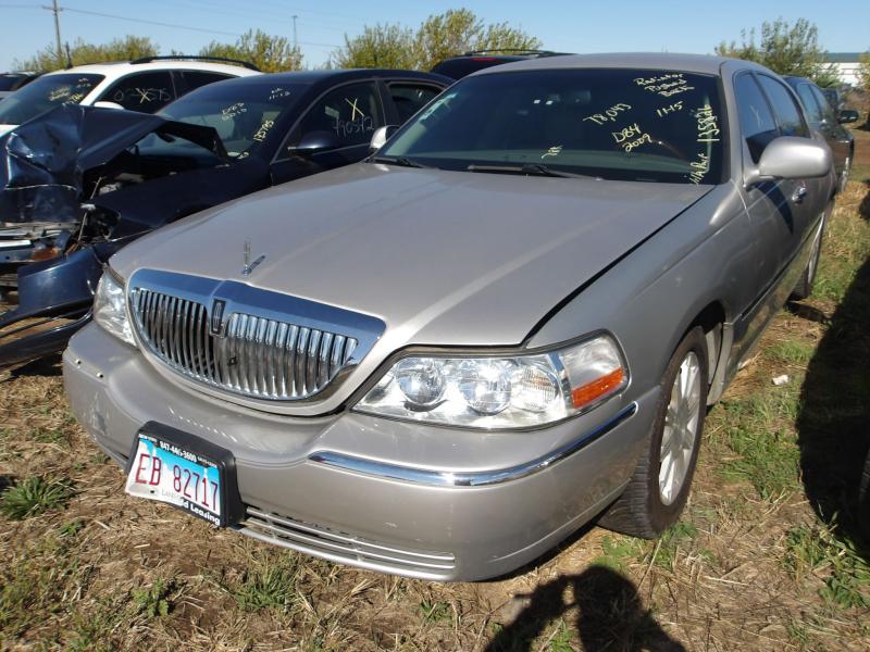 D84 2009 LINCOLN TOWN CAR