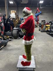 How the Grinch Stole Christmas Statue