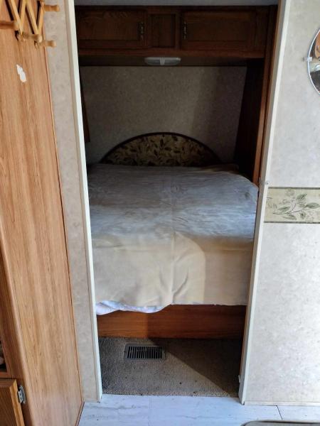 2007 PALOMINO BY FOREST RIVER Puma 32' Bumper Pull Camper