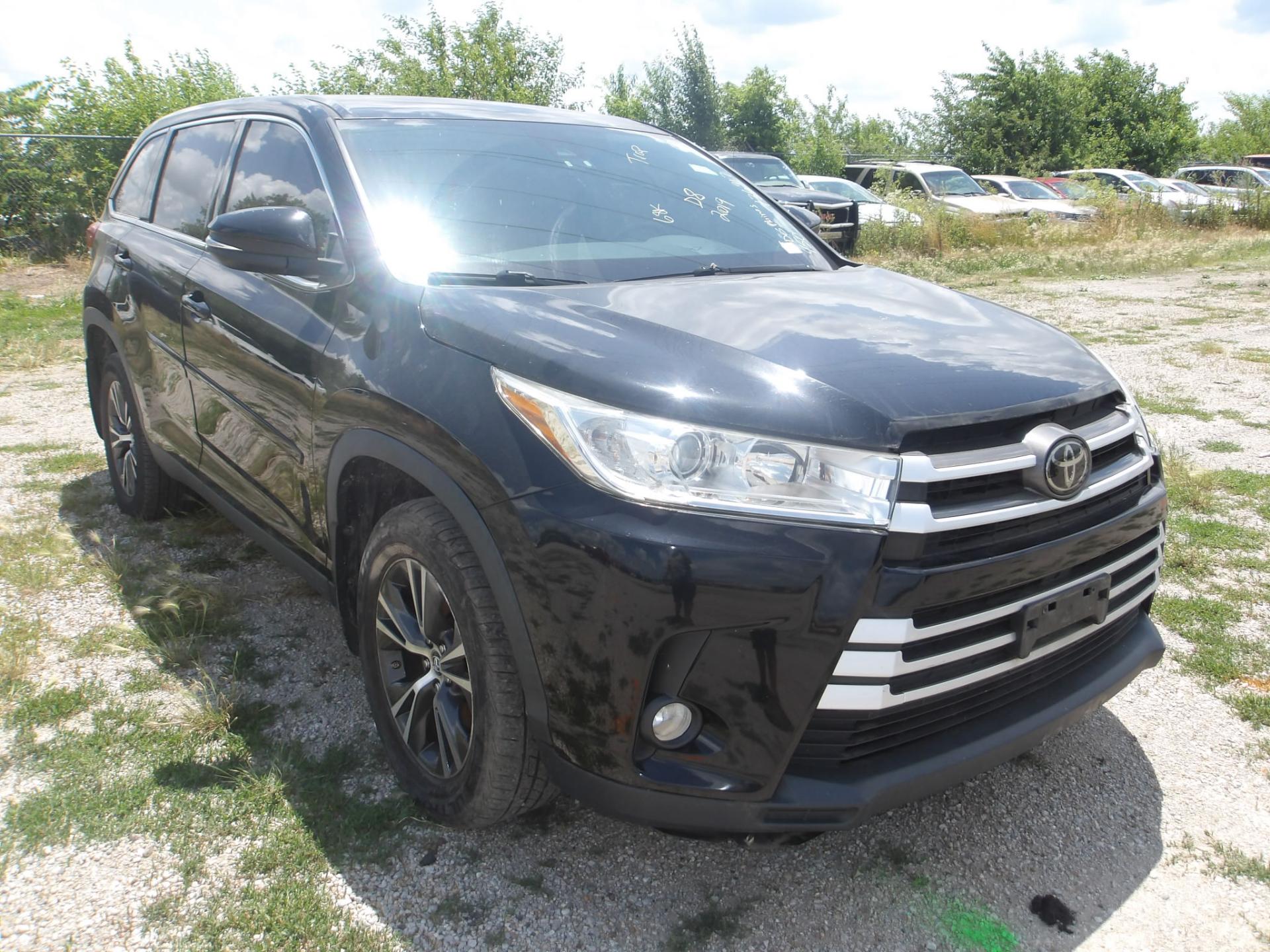 D8 - 2019 Toyota Highlander LE
