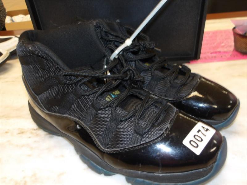 74 - Air Jordan sz 11