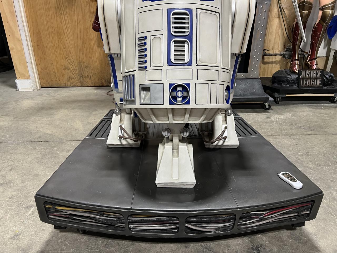 Life Size Star Wars Sideshow Version 2 R2-D2 and C-3P0