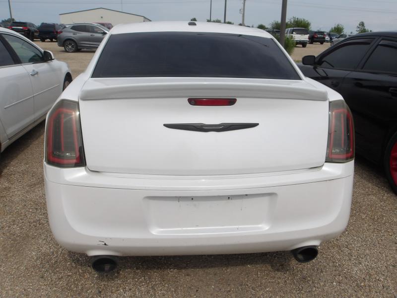 D27 - 2013 Chrysler 300C