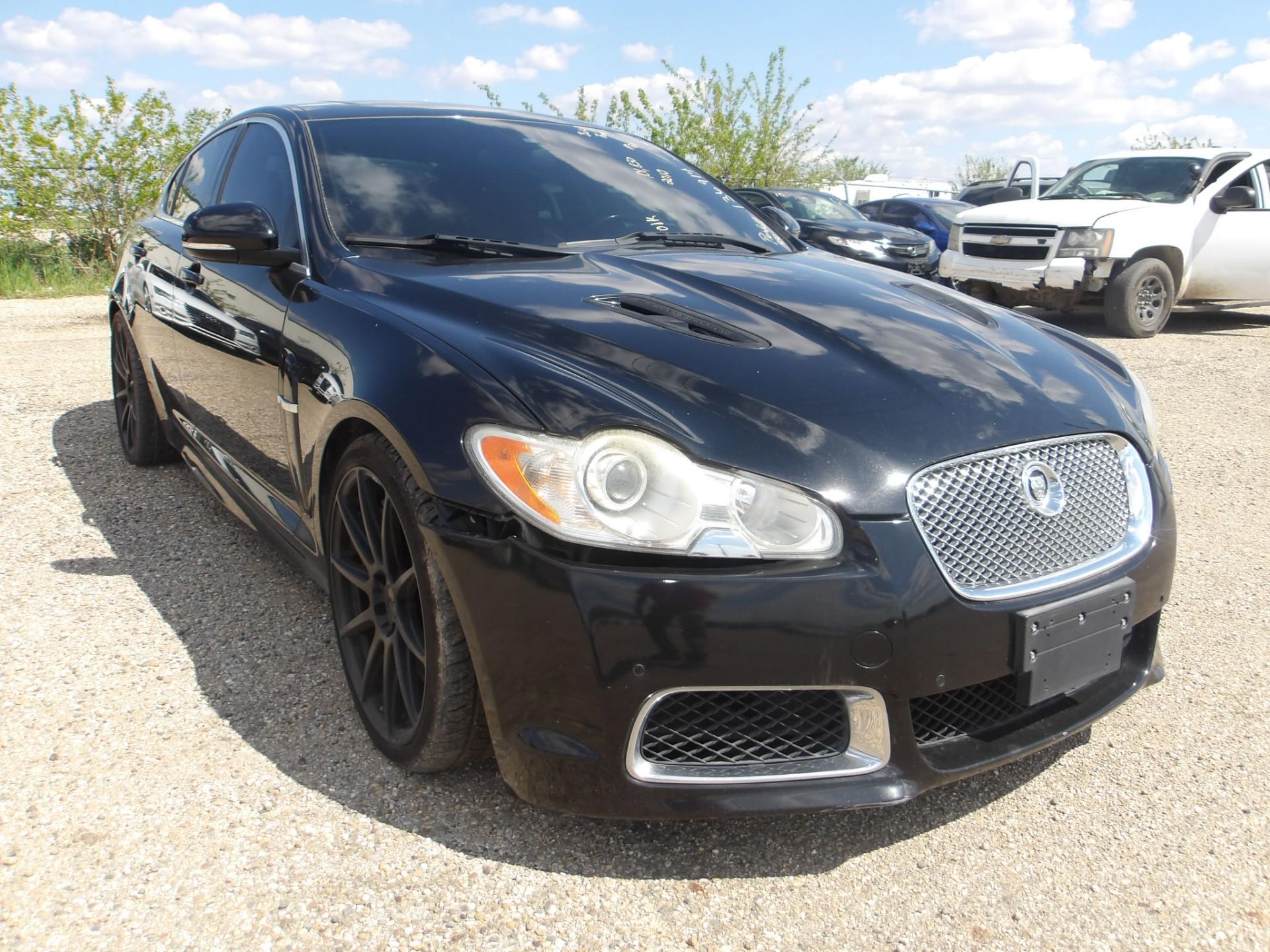 D33 - 2010 Jaguar XF R