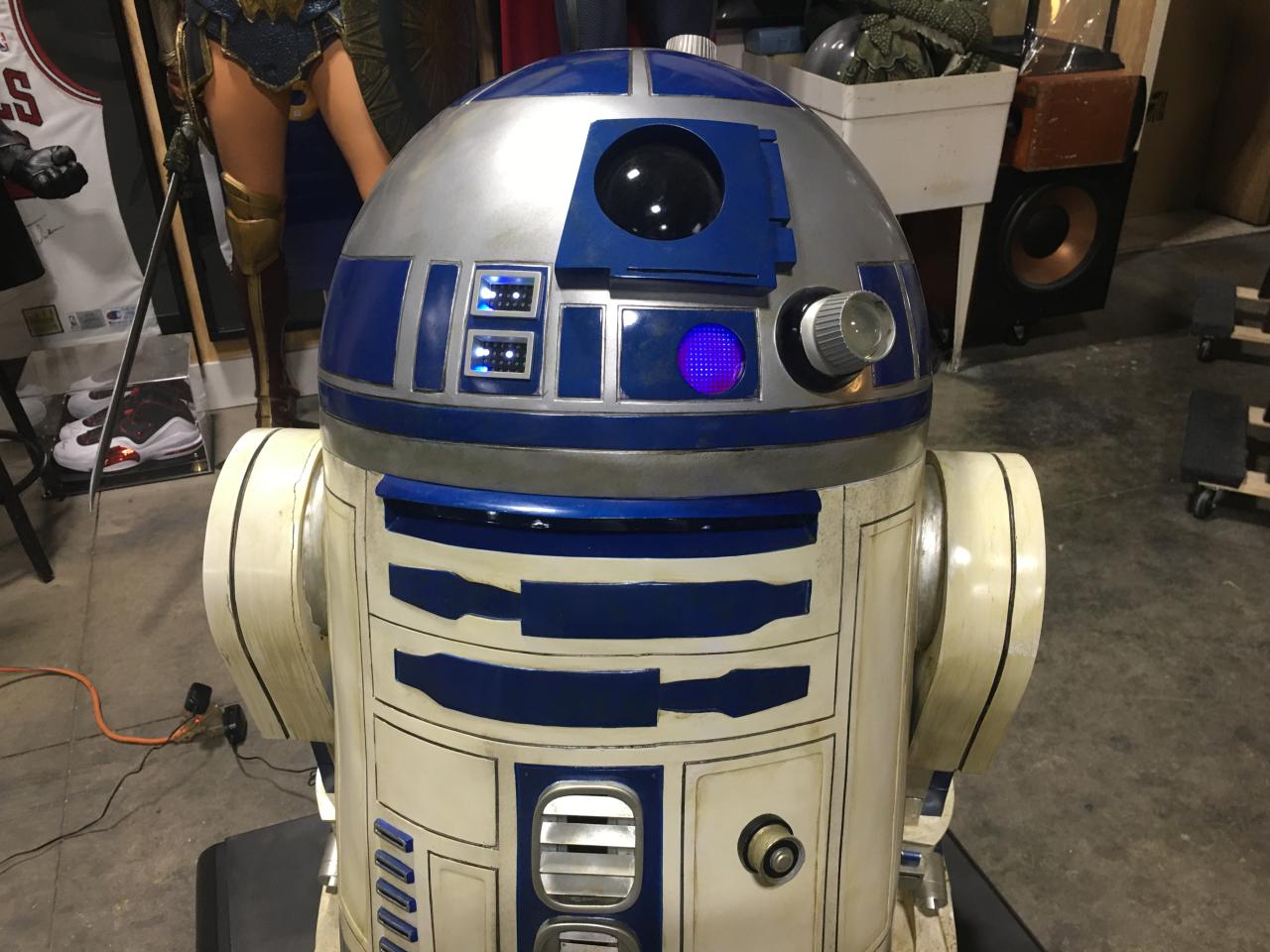 Star Wars SideShow Version 1 R2D2 with Base