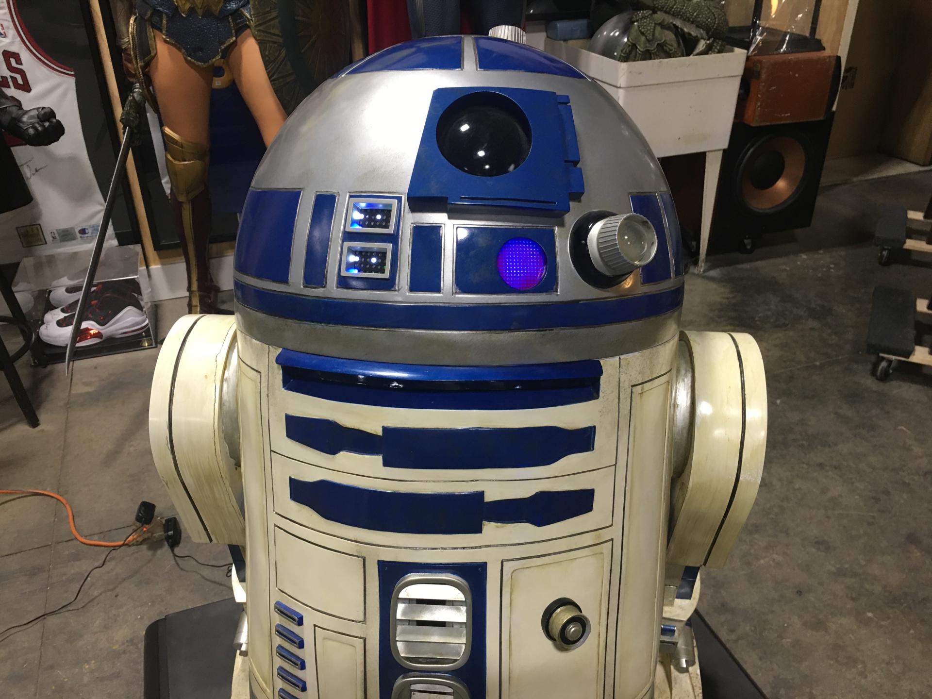 Star Wars SideShow Version 1 R2D2 with Base