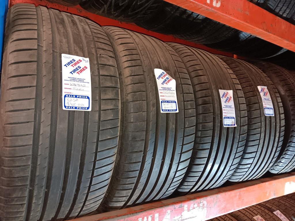 285/45R21 Michelin Pilot Sport SUV 4 Tires Set of 4