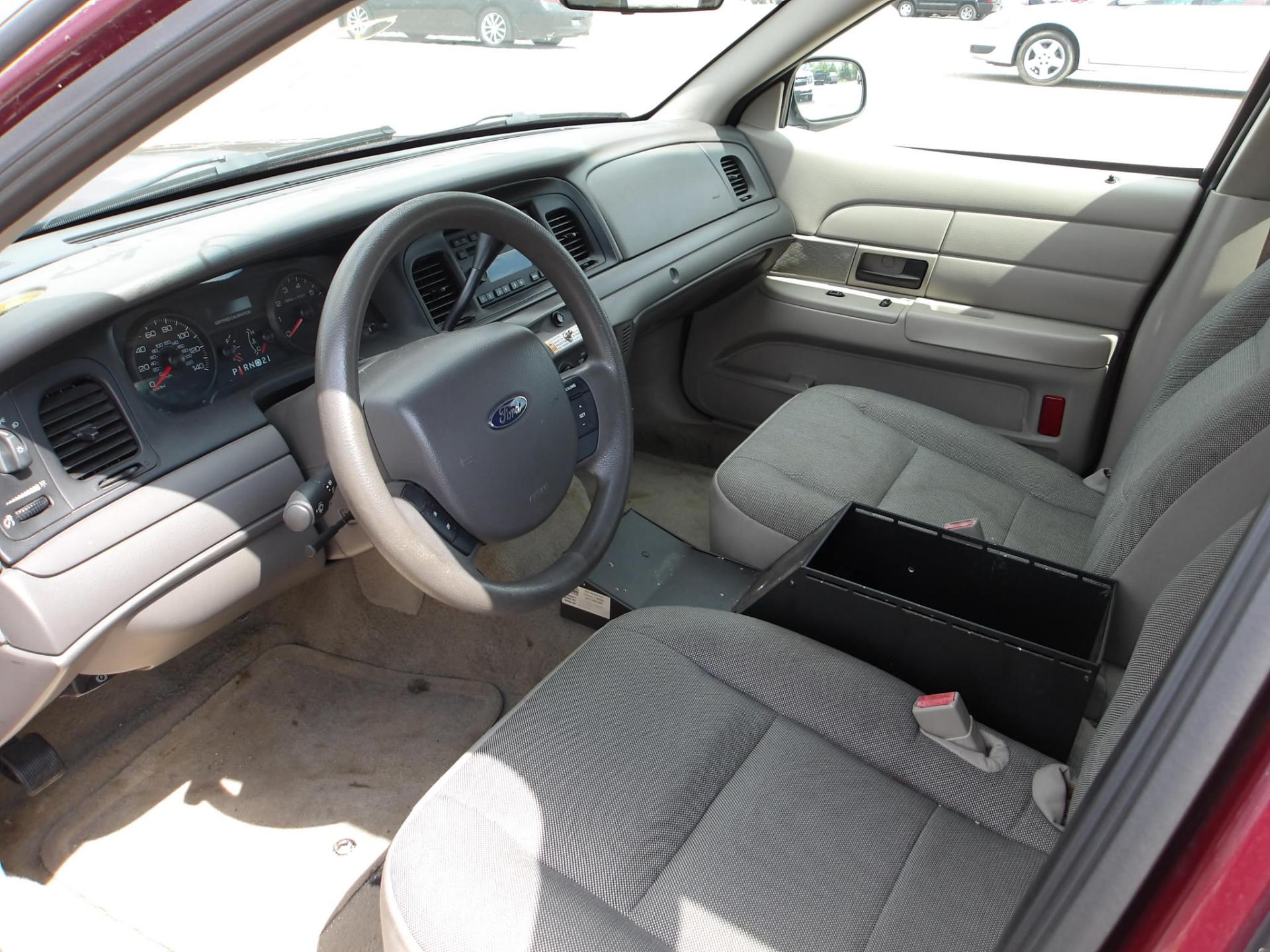 D25 - 2008 Ford Crown Victoria Police