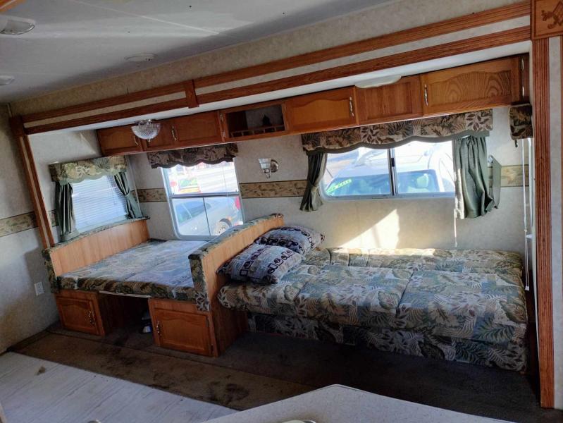 2007 PALOMINO BY FOREST RIVER Puma 32' Bumper Pull Camper