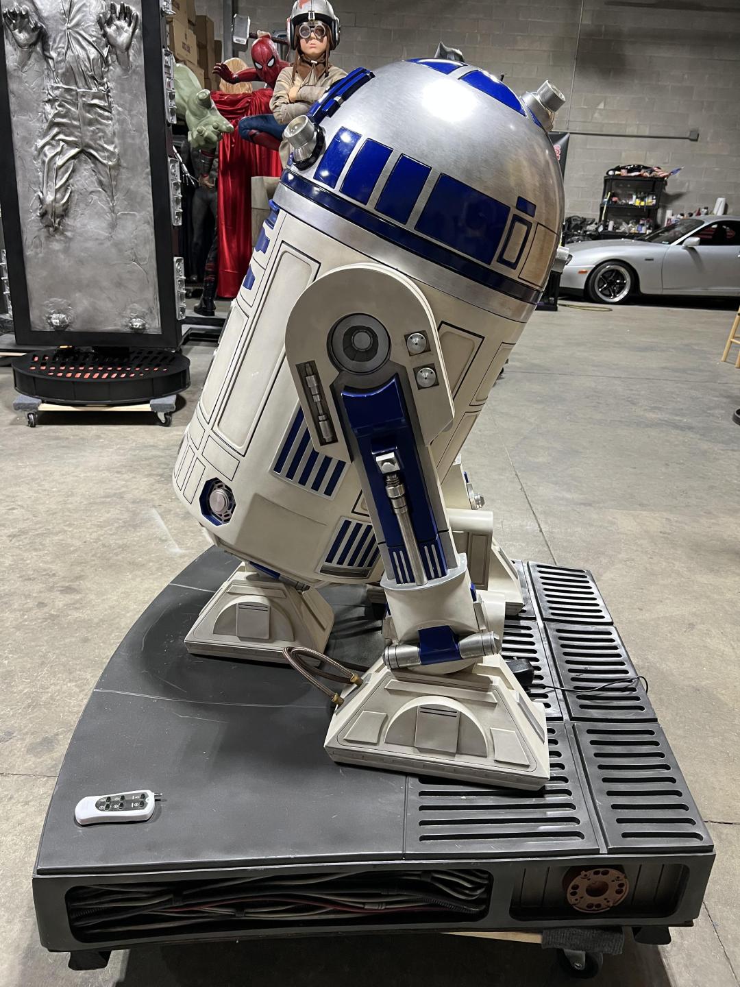 Life Size Star Wars Sideshow Version 2 R2-D2 and C-3P0