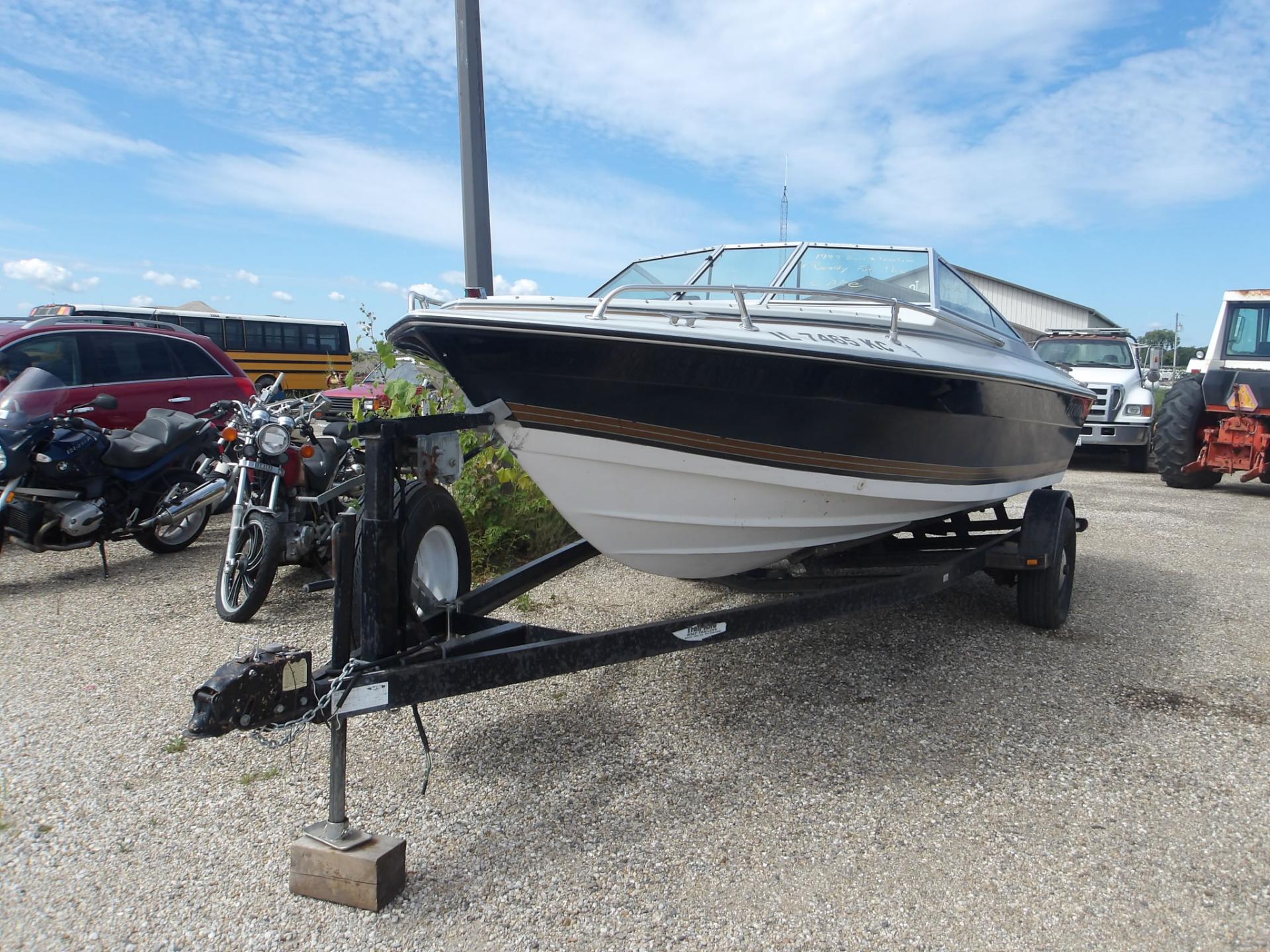 T1 - 1987 Four Winns 190 Horizon Boat