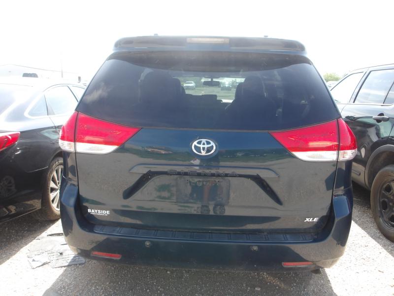 D44 - 2012 Toyota Sienna