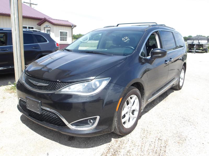 A19 - 2017 Chrysler Pacifica Touring L