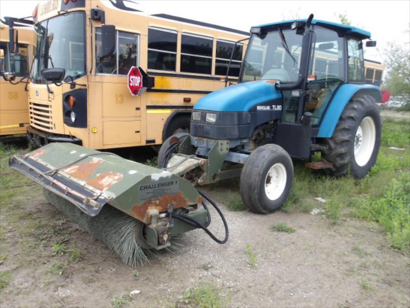 D48 - New Holland TL90 with broom attatchment.