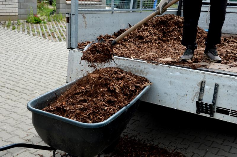 Delivery of Landscape Material