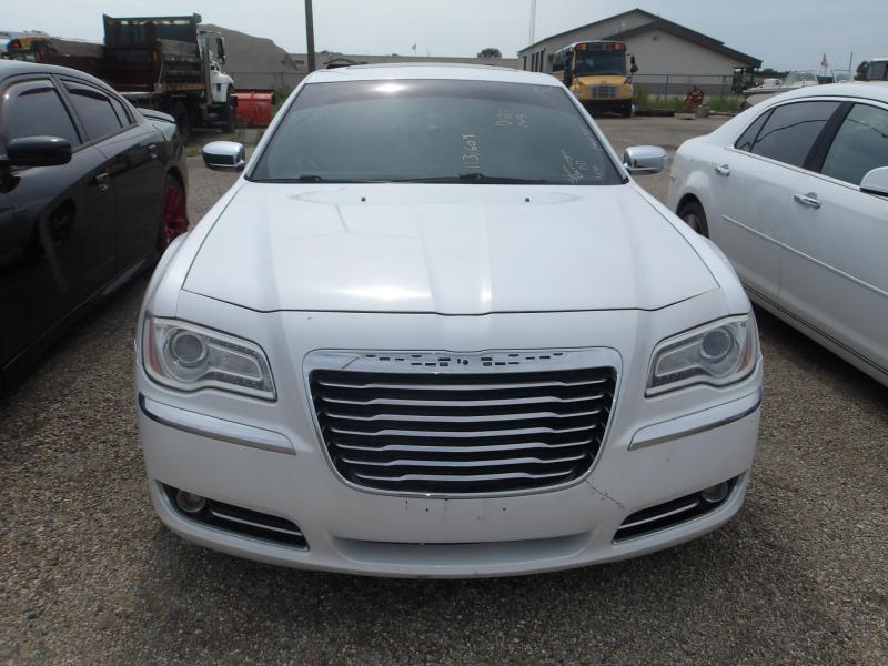 D27 - 2013 Chrysler 300C