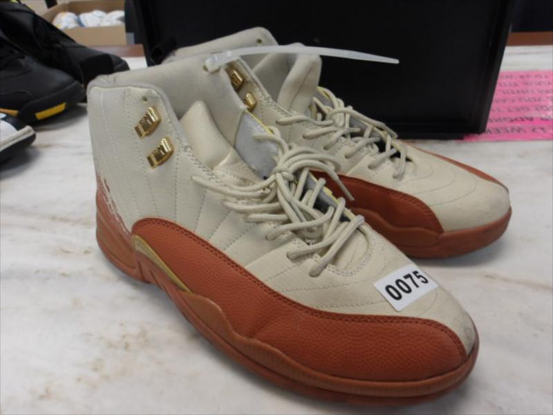 75 - Air jordan sz 11