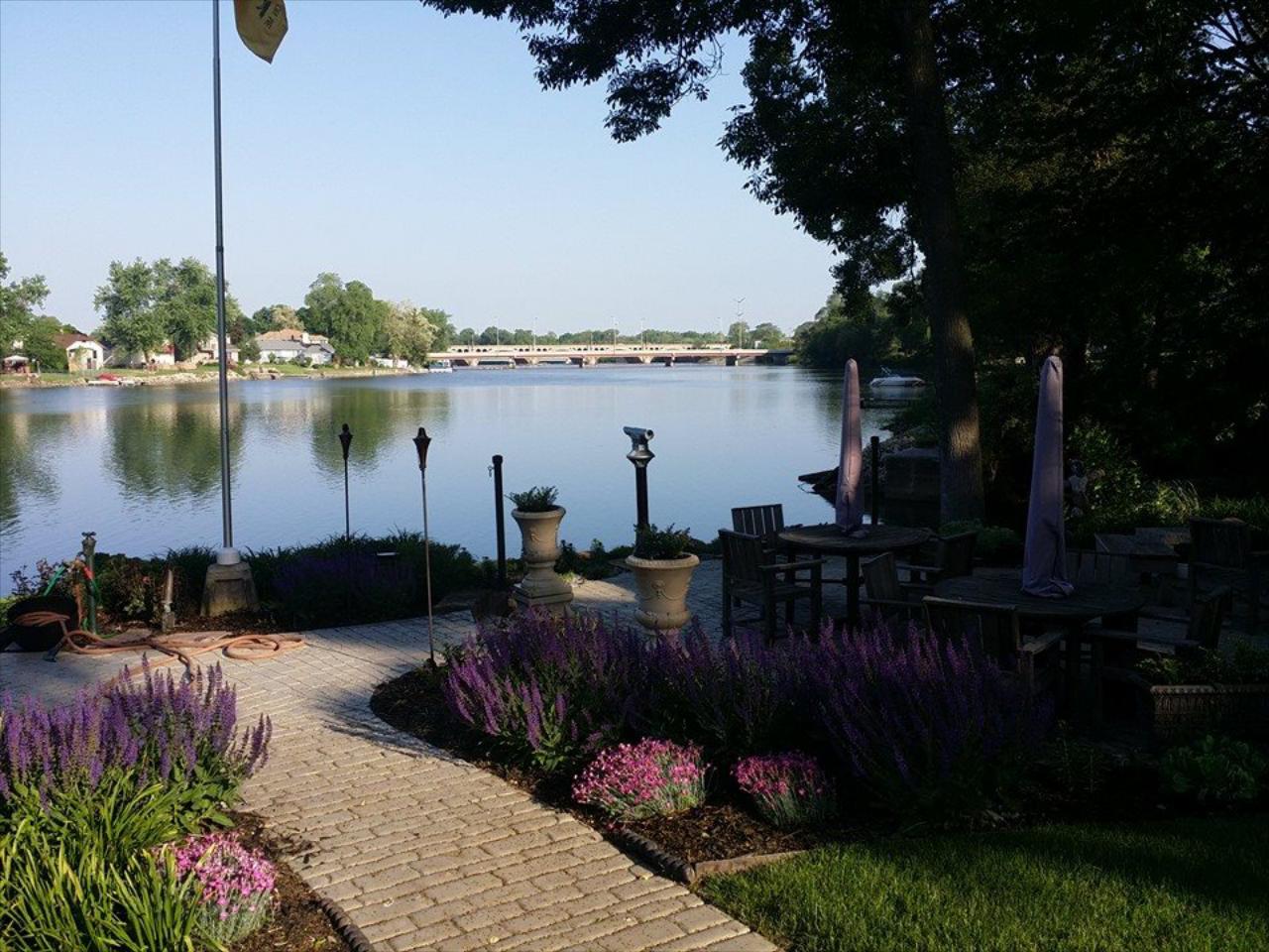 LANDSCAPING & PLANTING