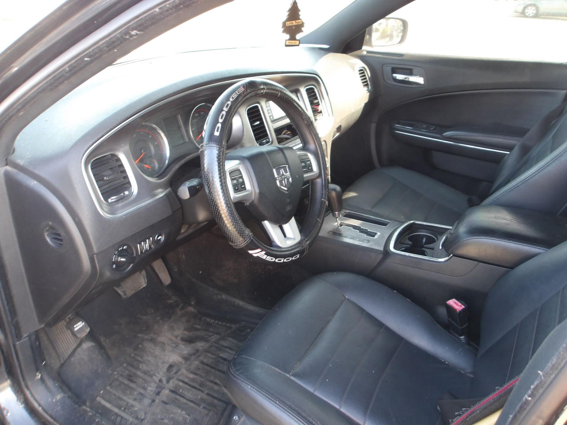 D67 - 2011 DODGE CHARGER SE