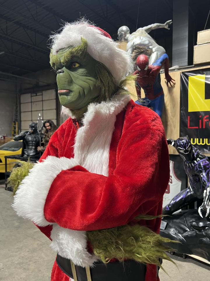 How the Grinch Stole Christmas Statue