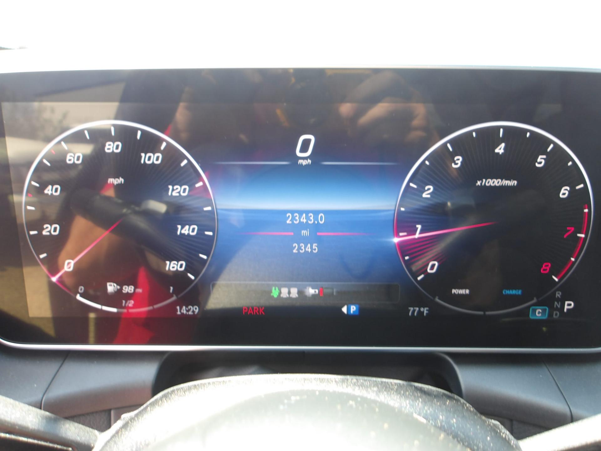 D1 - 2023 Mercedes-Benz GLC 300