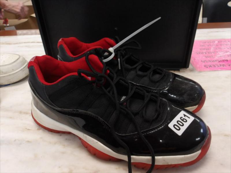 61 - Air Jordan sz 11