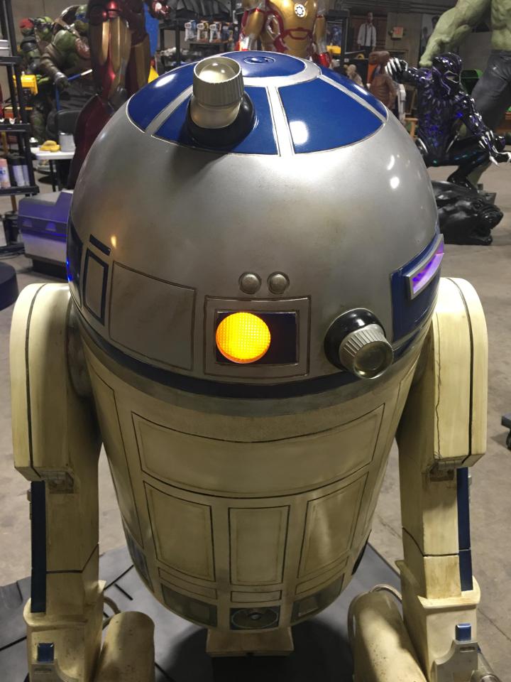Star Wars SideShow Version 1 R2D2 with Base