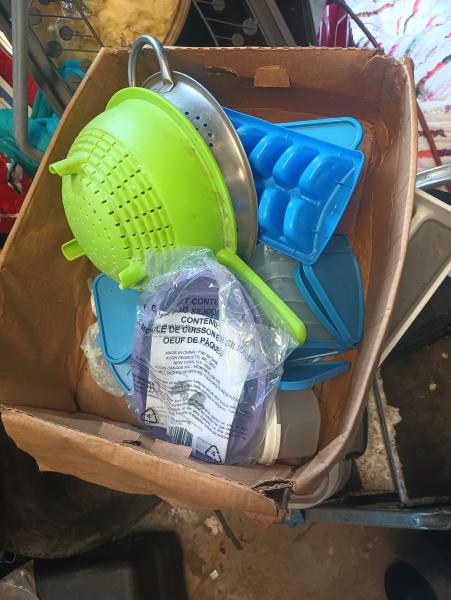 Assorted kitchenware