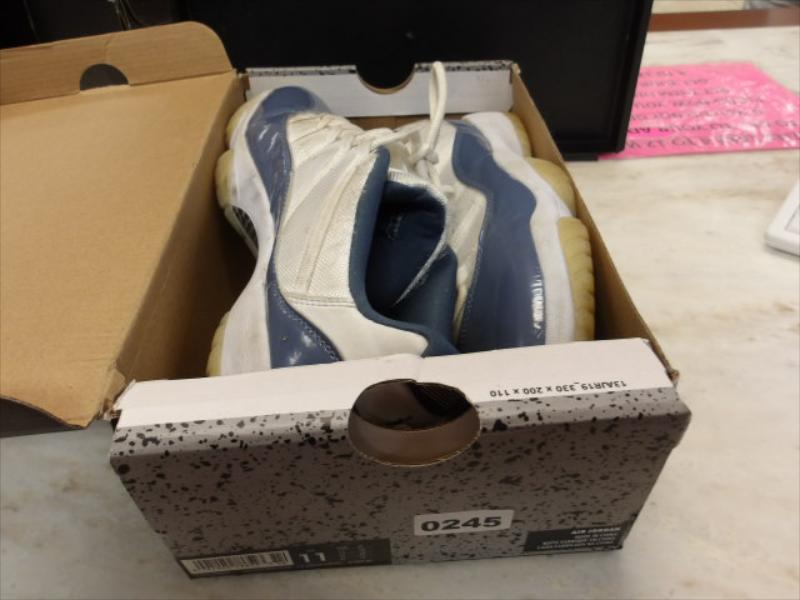 245 - Air jordan sz 11