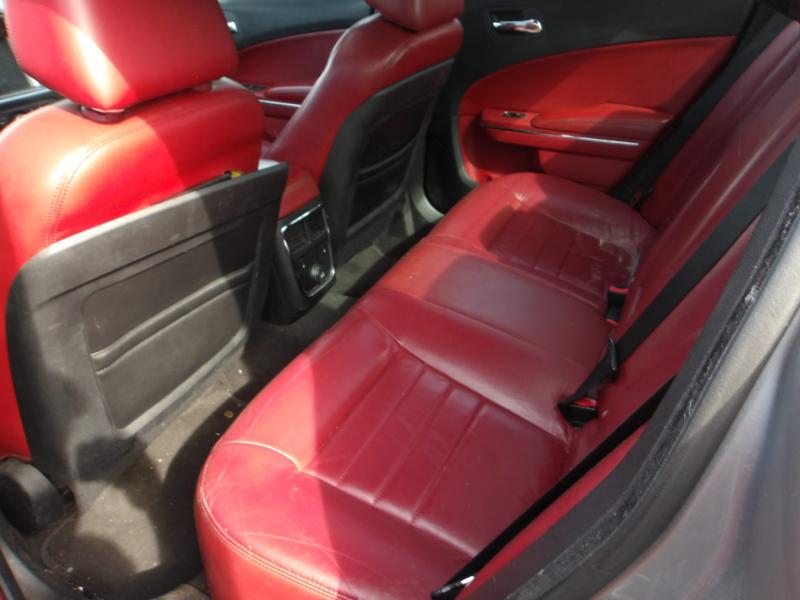D8 - 2011 Dodge Charger SE