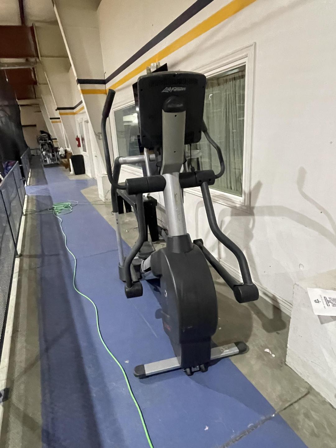 Elliptical - Life Fitness Integrity Series CLSX Elliptical Cross-Trainer