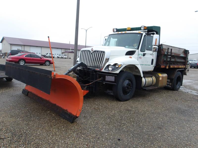 T11 - 2008 International 7400