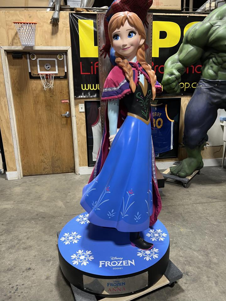 Life Size Disney Frozen Elsa and Anna with Olaf